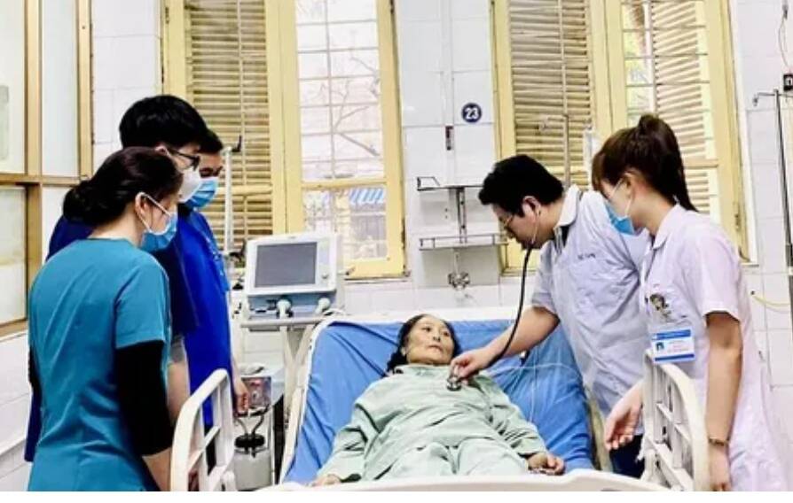 Bệnh nhân nữ 61 tuổi ở xã Thanh Sơn (huyện Kim Bảng, Hà Nam) sức khỏe đã ổn định, đủ điều kiện xuất viện. Ảnh: Bệnh viện Đa khoa tỉnh Hà Nam 