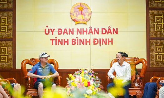 Chủ tịch tỉnh Bình Định Phạm Anh Tuấn kỳ vọng đội nhà sẽ "cháy" hết mình cùng khán giả. Ảnh: Ban tổ chức