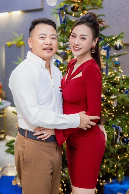 Phương Oanh và Shark Bình sắp đón cặp sinh đôi chào đời. Ảnh: Facebook nhân vật