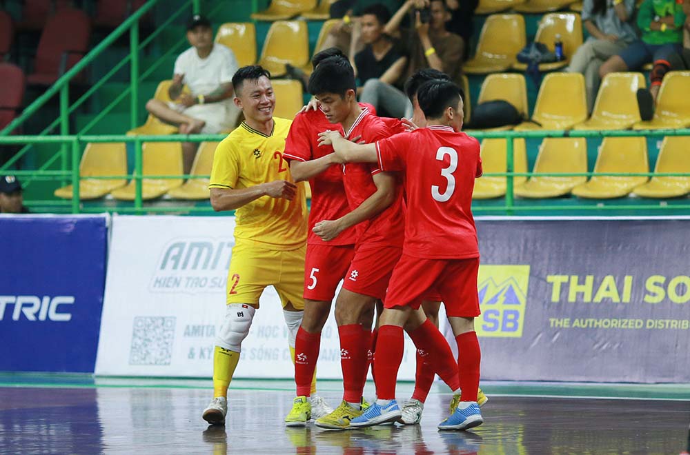 Tuyển futsal Việt Nam có bàn mở tỉ số ở phút thứ 9. Ảnh: Thanh Vũ