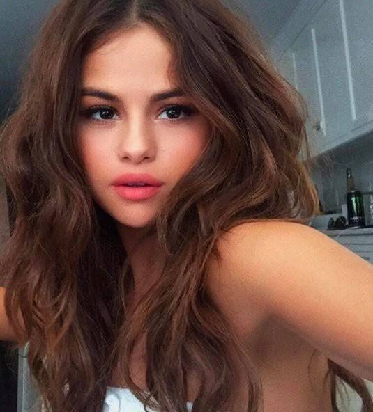 Selena sở hữu gưỡng mặt tựa búp bê. Ảnh: Instagram nhân vật