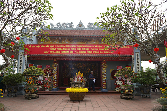 Ngôi đền được xây dựng từ thế kỷ XVIII. Ảnh: Mai Dung