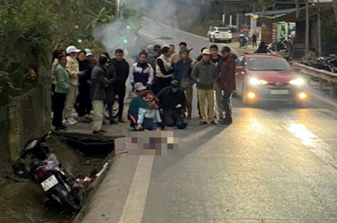 Hiện trường một vụ tai nạn giao thông chết người mới xảy ra trên Quốc lộ 70, đoạn qua tỉnh Yên Bái. Ảnh: Người dân cung cấp