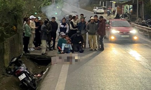 Hiện trường một vụ tai nạn giao thông chết người mới xảy ra trên Quốc lộ 70, đoạn qua tỉnh Yên Bái. Ảnh: Người dân cung cấp