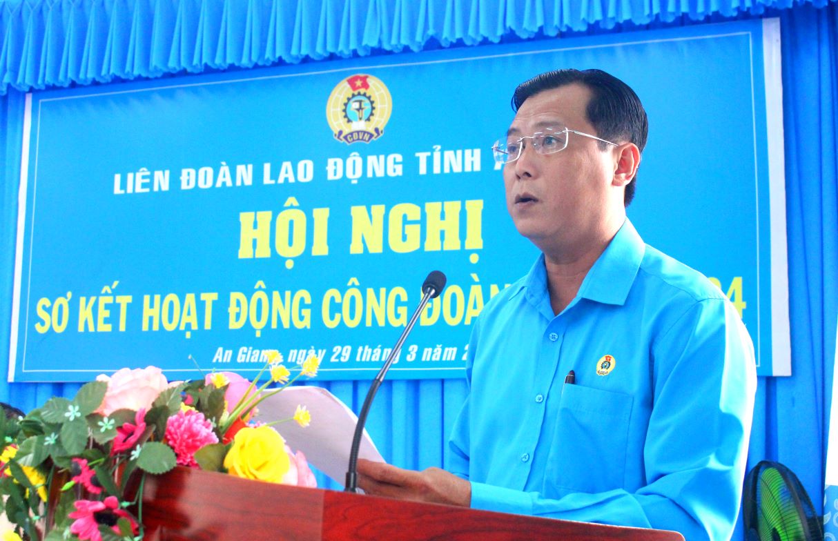 Phó Chủ tịch LĐLĐ tỉnh An Giang triển khai Kế hoạch chương trình kỷ niệm 95 năm Ngày thành lập Công đoàn Việt Nam. Ảnh: Lâm Điền