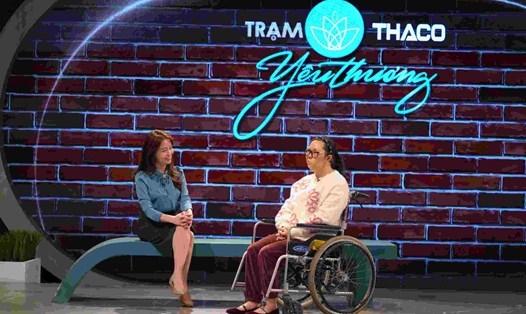 Cô gái khuyết tật Lê Dương Thể Hạnh là khách mời trong chương trình "Trạm yêu thương". Ảnh: VTV