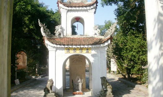 Bia Nguyễn Nghiễm.