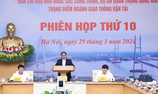 Thủ tướng Chính phủ Phạm Minh Chính chủ trì phiên họp lần thứ 10 của Ban Chỉ đạo các công trình trọng điểm GTVT. Ảnh: VGP
