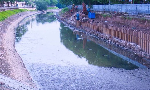 Quy hoạch Thủ đô Hà Nội đặt mục tiêu giải quyết triệt để ô nhiễm sông Tô Lịch, làm sống lại hình ảnh dòng sông xanh, sạch. Ảnh: Tùng Giang