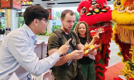 Du khách sẽ có cơ hội được tặng voucher miễn phí, ưu đãi khi du lịch tại Đà Nẵng. Ảnh: Thùy Trang