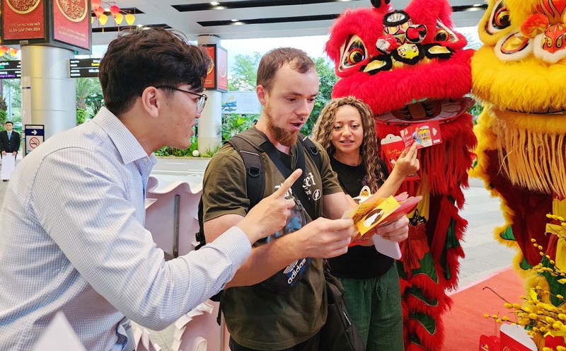 Du khách sẽ có cơ hội được tặng voucher miễn phí, ưu đãi khi du lịch tại Đà Nẵng. Ảnh: Thùy Trang