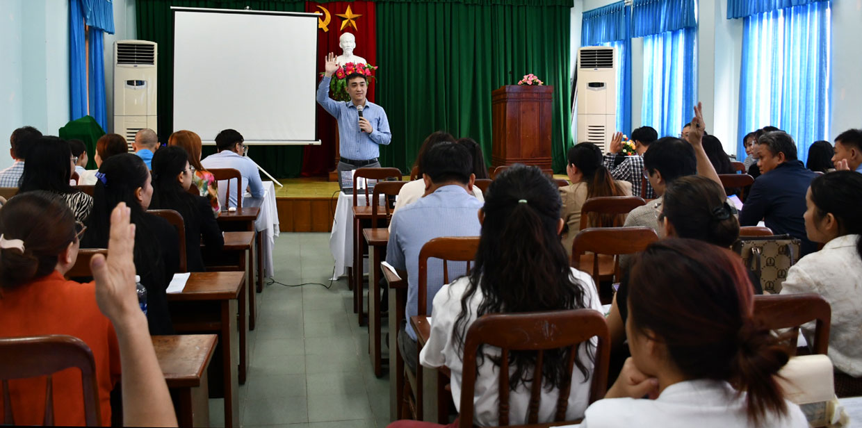 Lớp tập huấn chú trọng hình thành kỹ năng thương lượng, cách thức xây dựng thỏa ước lao động tập thể. Ảnh: Xuân Nhàn.