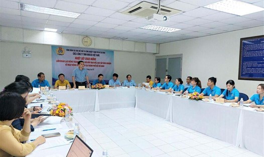Buổi trao đổi kinh nghiệm hoạt động Công đoàn giữa Liên đoàn Lao động Thành phố Hà Nội và Công đoàn Công ty TNHH Nikisso Việt Nam. Ảnh: CĐHN