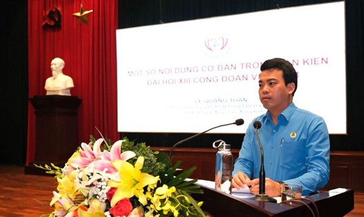 Chủ tịch LĐLĐ tỉnh Hưng Yên phát biểu tại hội nghị. Ảnh: Công đoàn Hưng Yên