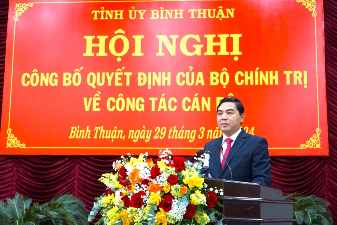 Tân Bí thư Tỉnh ủy Bình Thuận Nguyễn Hoài Anh phát biểu nhận nhiệm vụ. Ảnh: Duy Tuấn