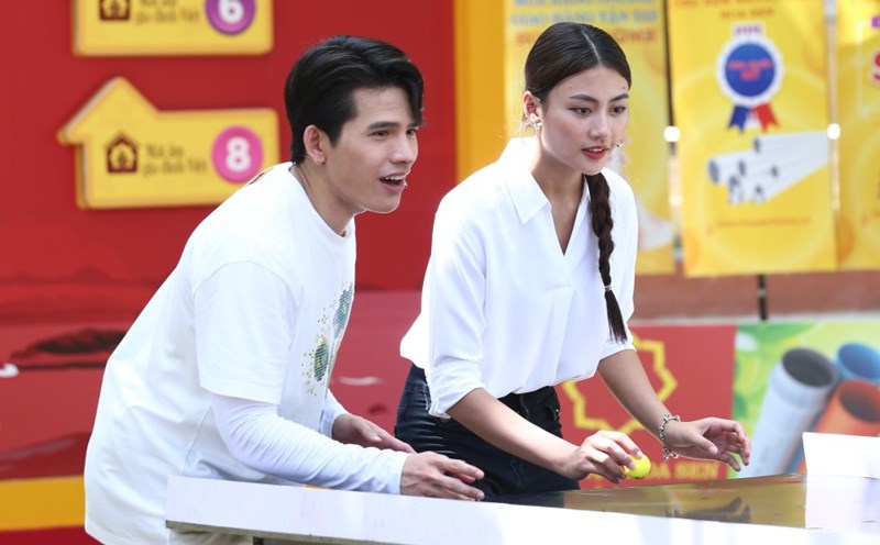 Quốc Thiên, Bùi Xuân Hạnh nỗ lực thực hiện thử thách trong chương trình. Ảnh: Bee