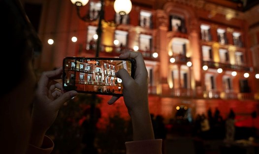 Hình ảnh lung linh của Nhà hát Lớn về đêm. Ảnh: Đoàn Thăng Long