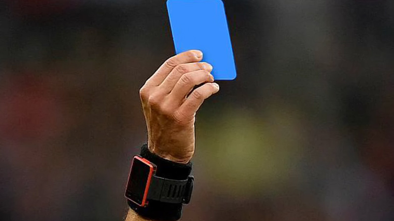 Sau nhiều ý tưởng, thẻ xanh vẫn chưa được áp dụng. Ảnh: Soccer 24