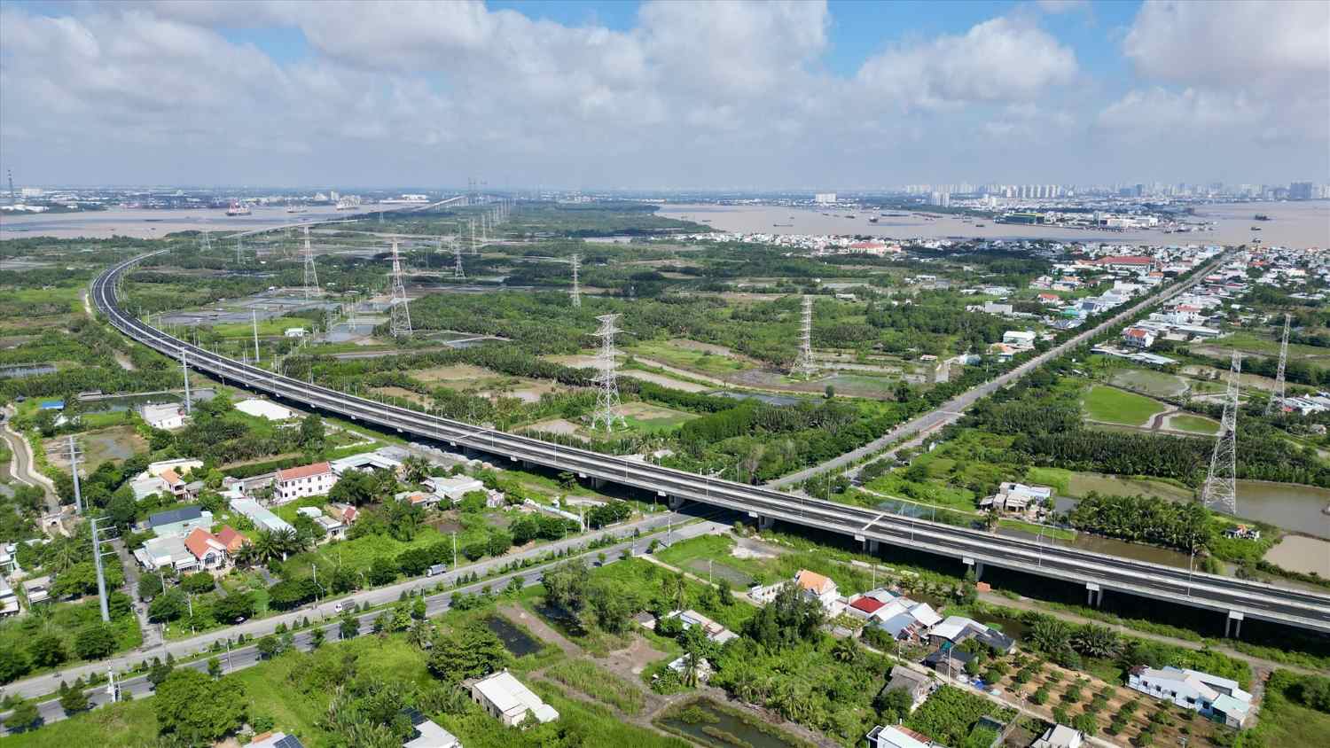 TPHCM dự kiến chi 2.400 tỉ đồng làm nút giao kết nối cao tốc Bến Lức - Long Thành với đường Rừng Sác.  Ảnh: Hữu Chánh