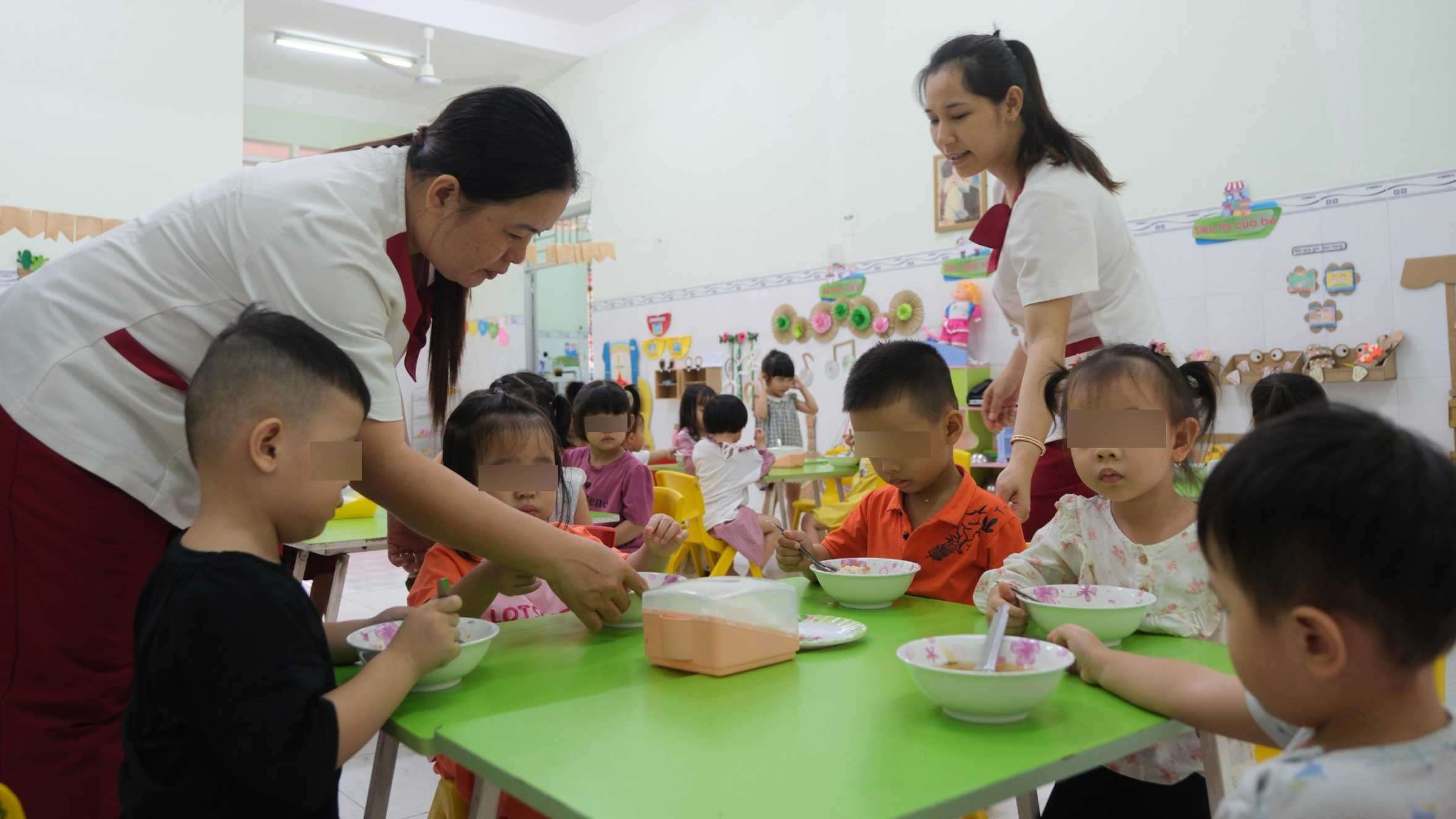 Các giáo viên kỳ vọng chính sách tiền lương mới từ ngày 1.7.2024 sẽ giúp thu nhập được cải thiện. Ảnh: Phong Linh