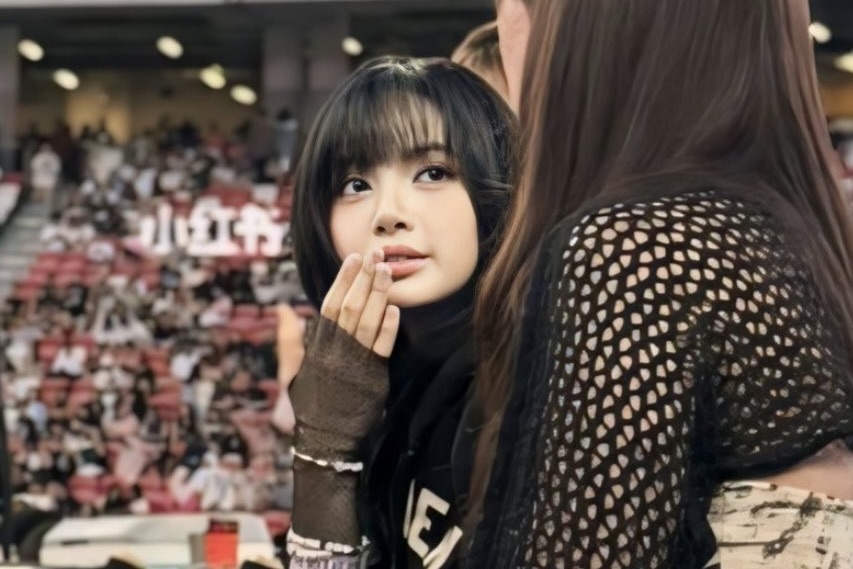 Lisa (Blackpink) đi xem show của Taylor Swift ở Singapore. Ảnh: X