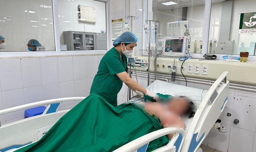 Bệnh nhân được chăm sóc tại Bệnh viện Bệnh Nhiệt đới Trung ương. Ảnh: BVCC
