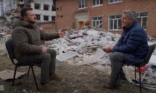 Tổng thống Ukraina Volodymyr Zelensky trả lời phỏng vấn CBS về việc đàm phán với Nga. Ảnh: YouTube/Văn phòng Tổng thống Ukraina
