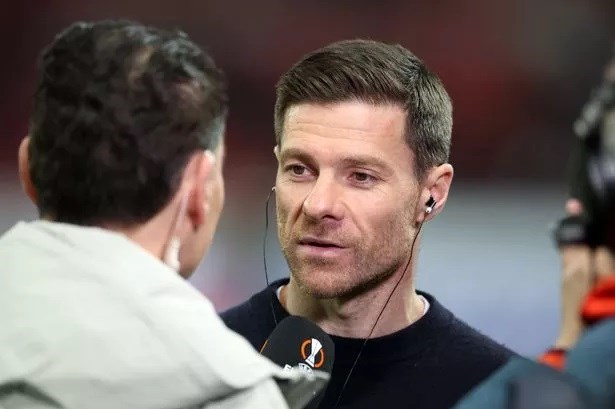 Xabi Alonso sẽ ở lại Leverkusen ít nhất đến hết mùa sau. Ảnh: UEFA