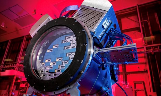 Camera Năng lượng Tối (DECam) trên kính thiên văn Victor M. Blanco ở Chile. Ảnh: Chụp màn hình