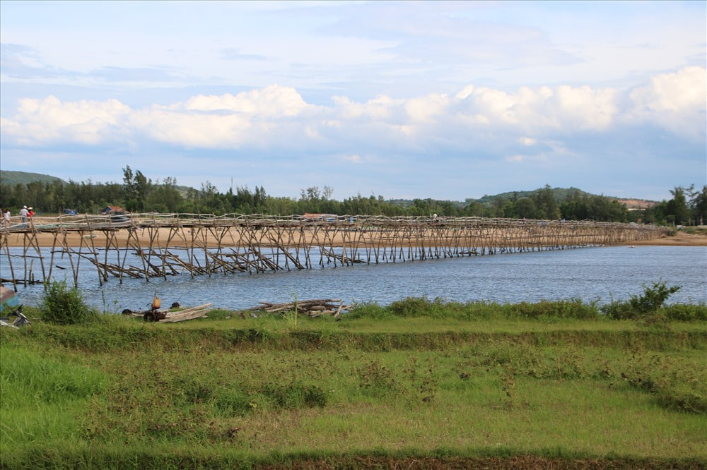 Cầu gỗ ông Cọp do ông Nguyễn Phước Thọ (TP.Nha Trang, tỉnh Khánh Hòa) tự bỏ tiền ra đầu tư Ảnh: Ảnh: Đ.Phùng