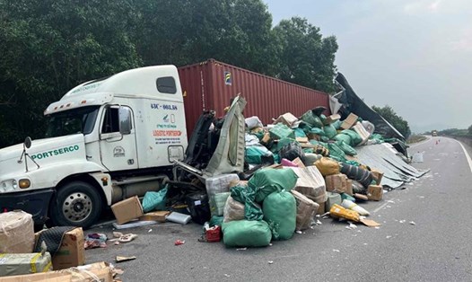 Vụ tai nạn xảy ra ngày 30.3 trên cao tốc Cam Lộ - La Sơn Ảnh: Phúc Đạt