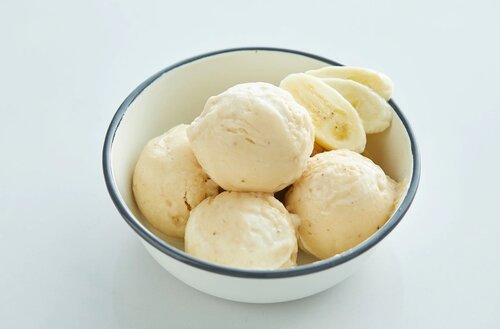 Kem chuối là món tráng miệng tuyệt vời cho gia đình vào những ngày nắng nóng. Ảnh: Quốc Chung