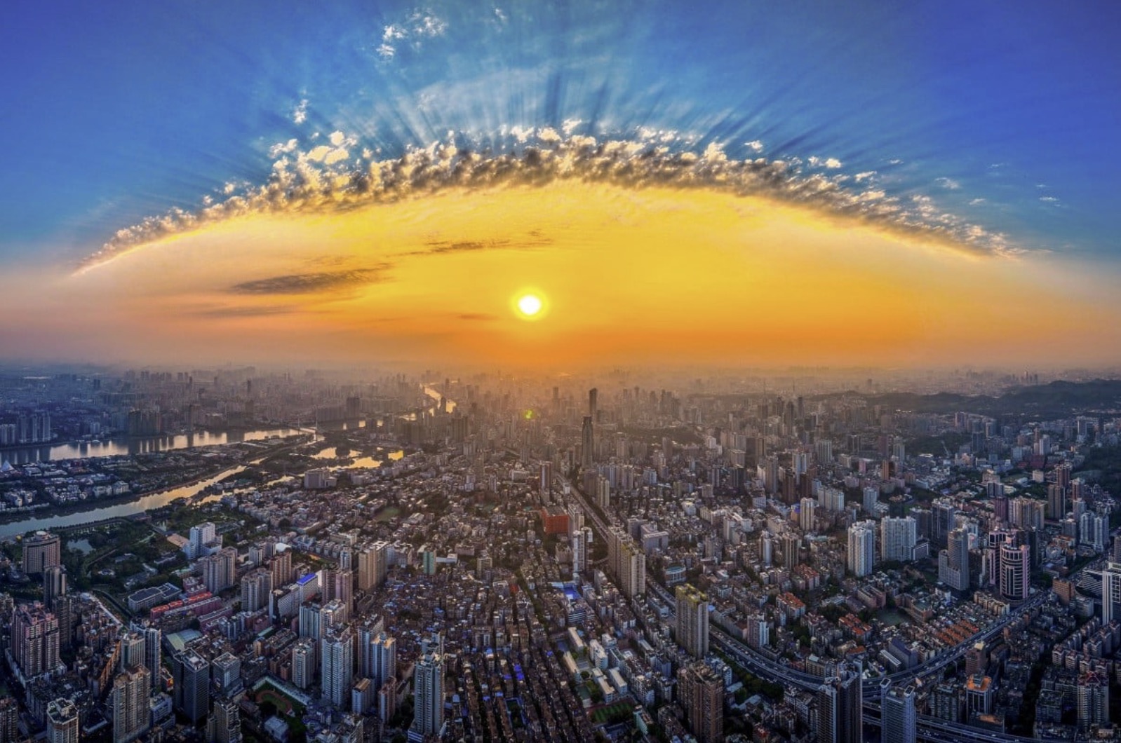 Mùa hè nắng nóng ở Quảng Châu, Trung Quốc đã bắt đầu từ 23.3. Ảnh: Xinhua