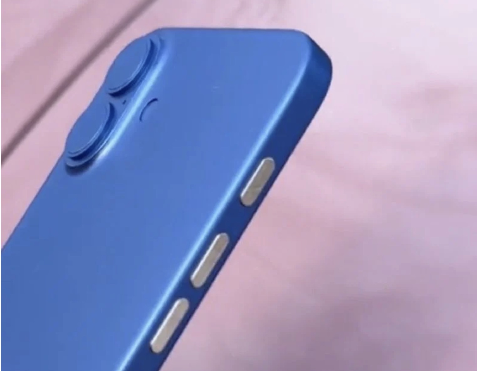 Mô hình 3D cho thấy 2 camera của iPhone 16 được đặt theo chiều dọc. Ảnh: Macrumors