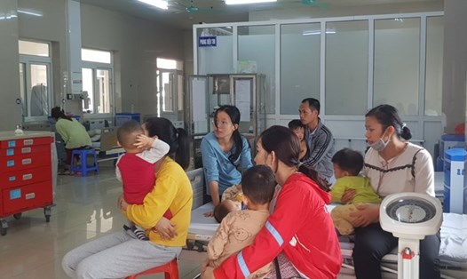 Hiện tỉ lệ trẻ em dưới 1 tuổi tại Ninh Bình được tiêm đủ các mũi vaccine trong chương trình tiêm chủng mở rộng là rất thấp do thiếu vaccine. Ảnh: Nguyễn Trường