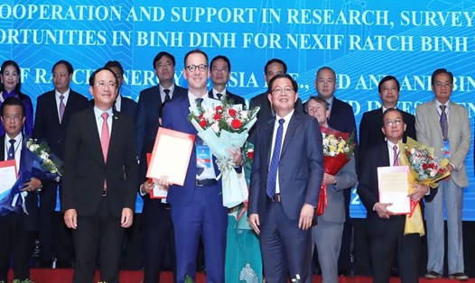 Lãnh đạo Bình Định trao bản ghi nhớ cho dự án điện gió 5.500 tỉ đồng của Tập đoàn Nexif Ratch Energy SE Asia Pte.Ltd. Nguồn: Trung tâm xúc tiến đầu tư Bình Định