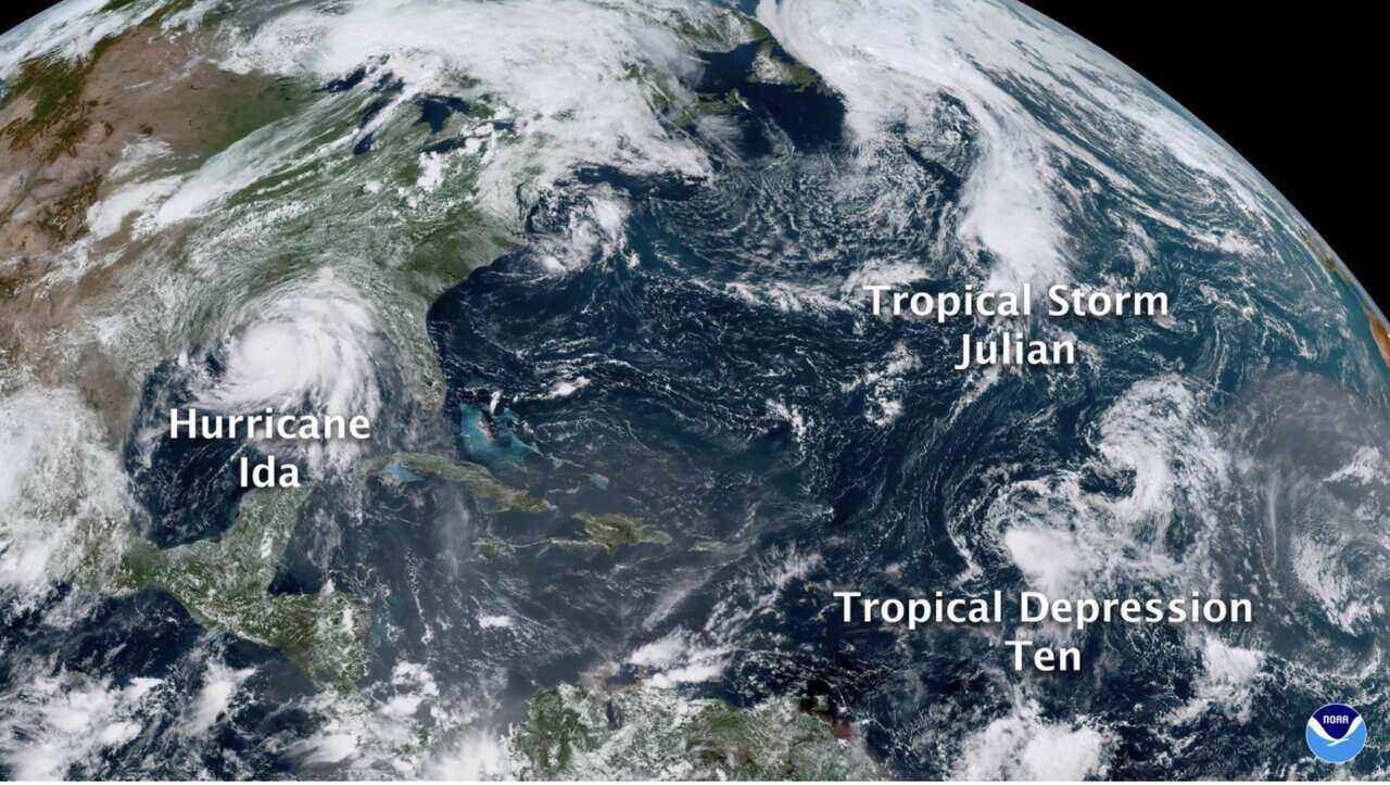Ba cơn bão liên tiếp hình thành trong mùa bão 2021. Ảnh: NOAA