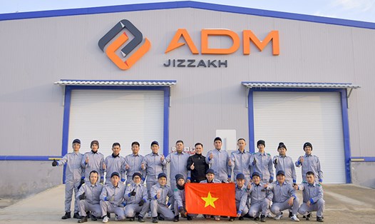 Đoàn nhân sự nhà máy THACO KIA tham gia giám sát sản xuất xe Kia tại công ty ADM. THACO AUTO