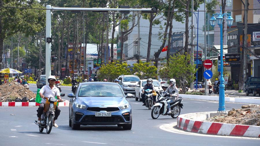 Công trình cải tạo hạ tầng đường Hoàng Quốc Việt thuộc Dự án Phát triển TP Cần Thơ và tăng cường khả năng thích ứng đô thị (Dự án 3), do Ban Quản lý dự án ODA TP Cần Thơ làm chủ đầu tư, được chia làm 2 gói thầu và khởi công qua 2 giai đoạn.