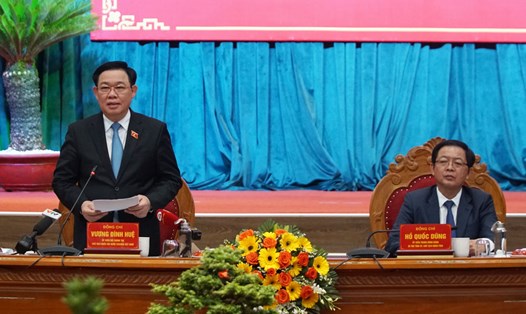 Chủ tịch Quốc hội Vương Đình Huệ phát biểu kết luận buổi làm việc. Ảnh: Nguyễn Oai.
