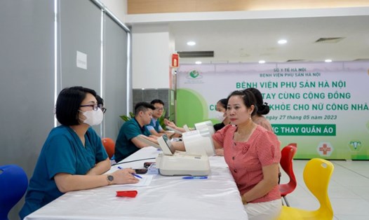 Nữ CNLĐ được khám, tư vấn sức khoẻ do LĐLĐ Thành phố Hà Nội tổ chức tháng 5.2023 (ảnh minh hoạ). Ảnh: Hải Yến