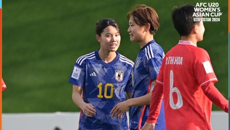 U20 nữ Nhật Bản gây sức ép lớn lên hàng thủ của U20 nữ Việt Nam. Ảnh: AFC