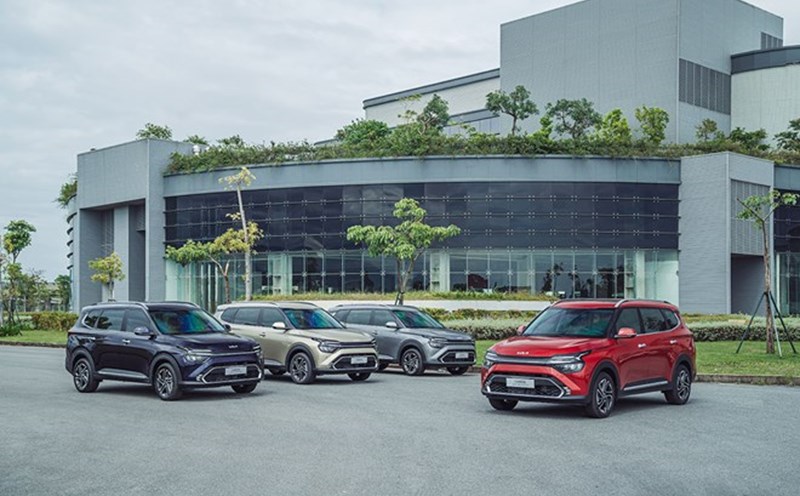 Qadimgi surat bilan ovora Porno onlayn tomosha: Ogil uxlayotgan onasini sikadi