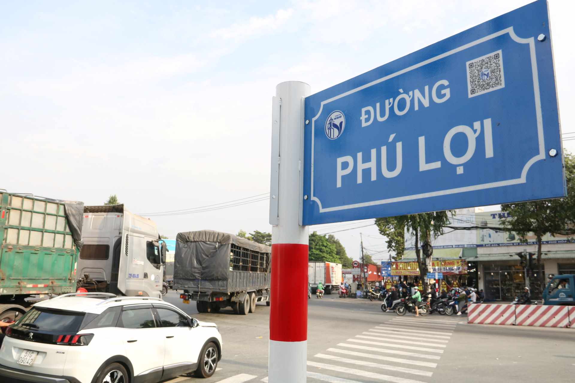 Theo UBND tỉnh Bình Dương, vừa qua người dân ở phường Phú Lợi, thành phố Thủ Dầu Một cũng từng phản ánh về tình hình giao thông tại đây. Người dân kiến nghị tỉnh Bình Dương sớm có kế hoạch xây dựng cầu vượt tại ngã tư. 
