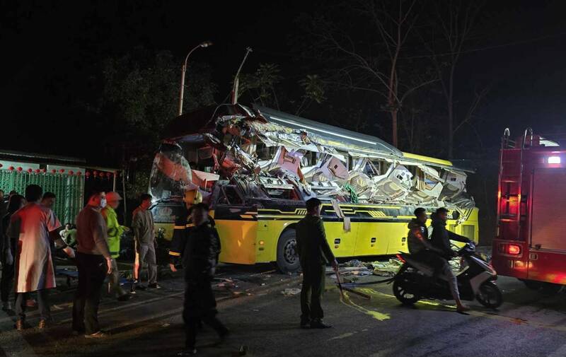 Hiện trường vụ tai nạn khiến 5 người tử vong tại Tuyên Quang. Ảnh: NDCC