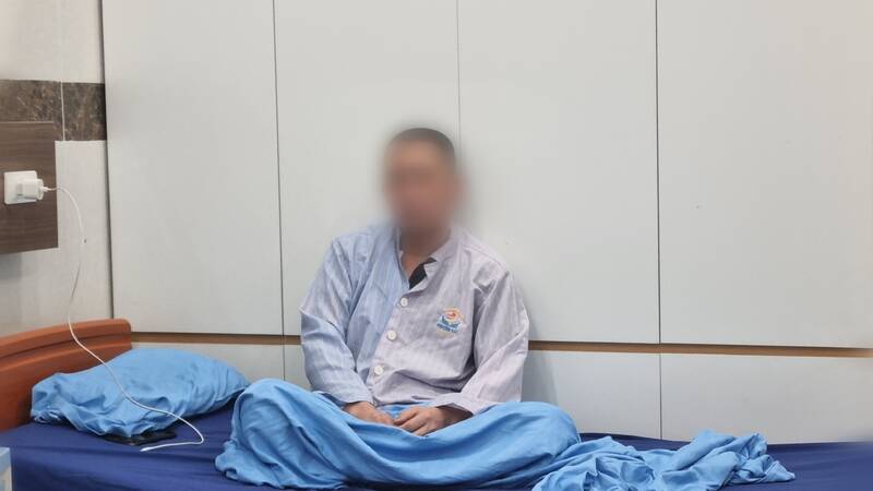 Lái xe Phan Văn Q. đang điều trị tại bệnh viện. Ảnh: Lam Thanh