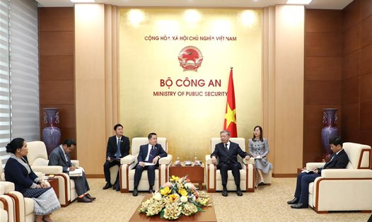 Bộ trưởng Tô Lâm tiếp Trưởng Cơ quan đại diện Bộ Công an Lào tại Việt Nam. Ảnh: Bộ Công an