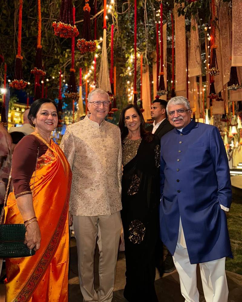 Bill Gates cùng bạn gái vừa dự lễ cưới của con trai tỷ phú Ấn Độ. Ảnh: Instagram Bill Gates