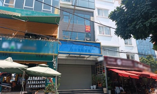 Dù vắng khách thuê, nhiều mặt bằng kinh doanh tại Hà Nội vẫn có giá thuê từ 80-100 triệu đồng/tháng. Ảnh: Thu Giang 