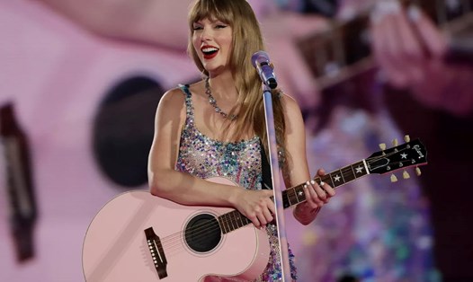 Taylor Swift biểu diễn ở Singapore. Ảnh chụp màn hình